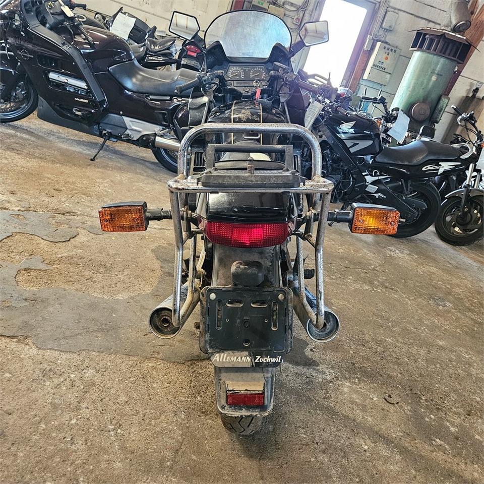 Yamaha XZ550 - Moottoripyörä: kuva Yamaha XZ550 - Moottoripyörä Yamaha XZ550 - Moottoripyörä: kuva Yamaha XZ550 - Moottoripyörä