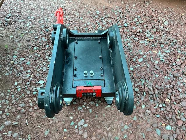 ARDEN EQUIPEMENT ATTACHE RAPIDE AE S060 - Pikaliitin - Rakennuskoneet: kuva ARDEN EQUIPEMENT ATTACHE RAPIDE AE S060 - Pikaliitin - Rakennuskoneet ARDEN EQUIPEMENT ATTACHE RAPIDE AE S060 - Pikaliitin - Rakennuskoneet: kuva ARDEN EQUIPEMENT ATTACHE RAPIDE AE S060 - Pikaliitin - Rakennuskoneet