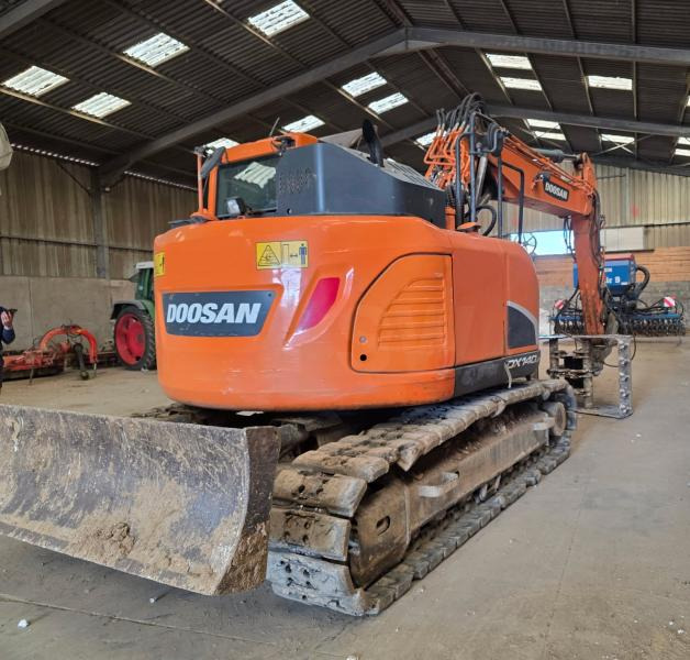 Doosan DX 140LCR-5 - Telakaivukone: kuva Doosan DX 140LCR-5 - Telakaivukone Doosan DX 140LCR-5 - Telakaivukone: kuva Doosan DX 140LCR-5 - Telakaivukone