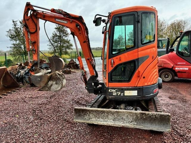 Doosan DX 27 Z - Minikuormaaja: kuva Doosan DX 27 Z - Minikuormaaja Doosan DX 27 Z - Minikuormaaja: kuva Doosan DX 27 Z - Minikuormaaja