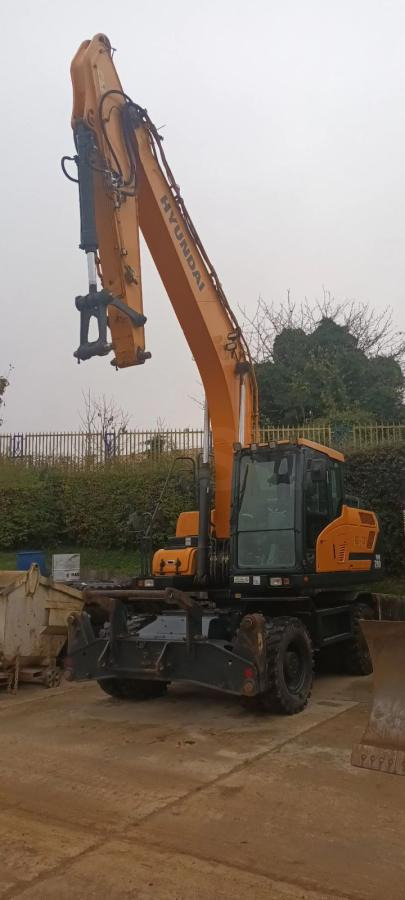 Hyundai HW 210 - Pyöräalustainen kaivinkone: kuva Hyundai HW 210 - Pyöräalustainen kaivinkone Hyundai HW 210 - Pyöräalustainen kaivinkone: kuva Hyundai HW 210 - Pyöräalustainen kaivinkone