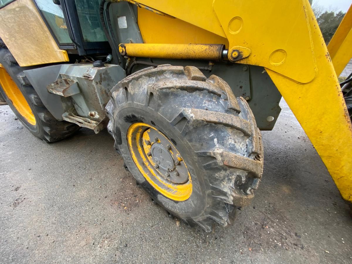 Kaivuri-trukki Massey Ferguson MF 865: kuva Kaivuri-trukki Massey Ferguson MF 865