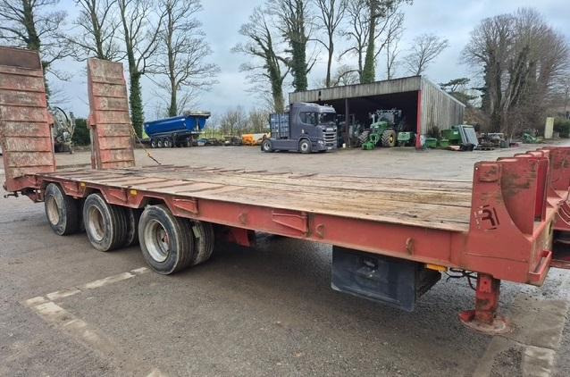 RECORD RPE 24 - Apuvaunu perävaunu: kuva RECORD RPE 24 - Apuvaunu perävaunu RECORD RPE 24 - Apuvaunu perävaunu: kuva RECORD RPE 24 - Apuvaunu perävaunu