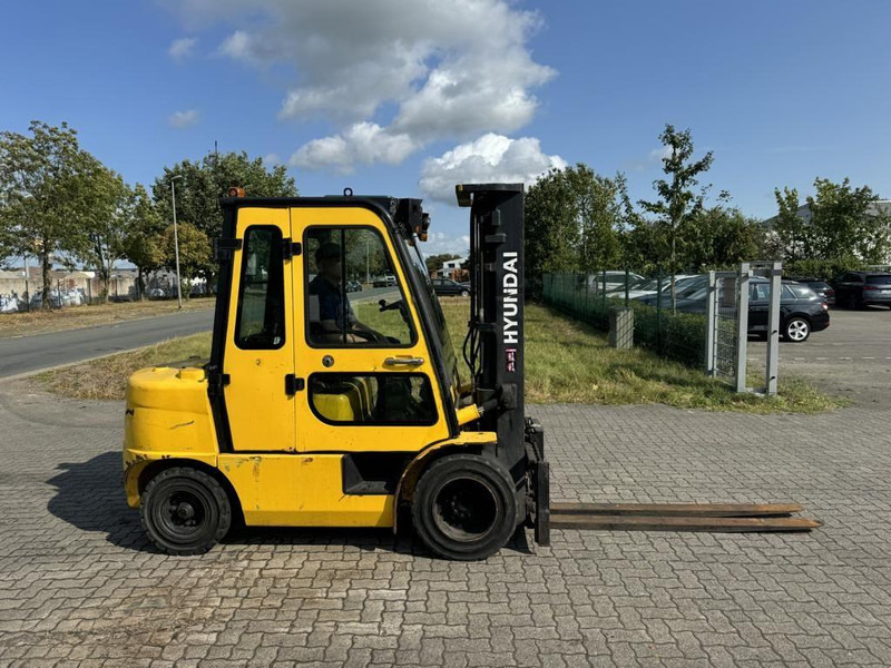 Hyundai 33D-7E - Dieseltrukki: kuva Hyundai 33D-7E - Dieseltrukki Hyundai 33D-7E - Dieseltrukki: kuva Hyundai 33D-7E - Dieseltrukki