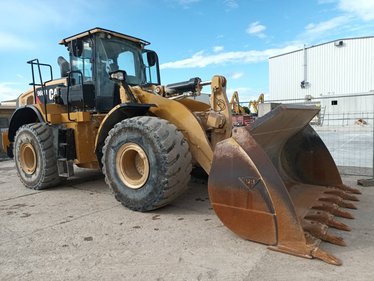 CAT 966M - Pyöräkuormaaja: kuva CAT 966M - Pyöräkuormaaja CAT 966M - Pyöräkuormaaja: kuva CAT 966M - Pyöräkuormaaja