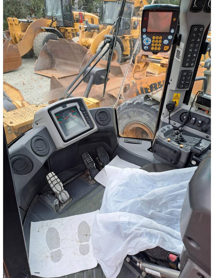CAT 972K - Pyöräkuormaaja: kuva CAT 972K - Pyöräkuormaaja CAT 972K - Pyöräkuormaaja: kuva CAT 972K - Pyöräkuormaaja