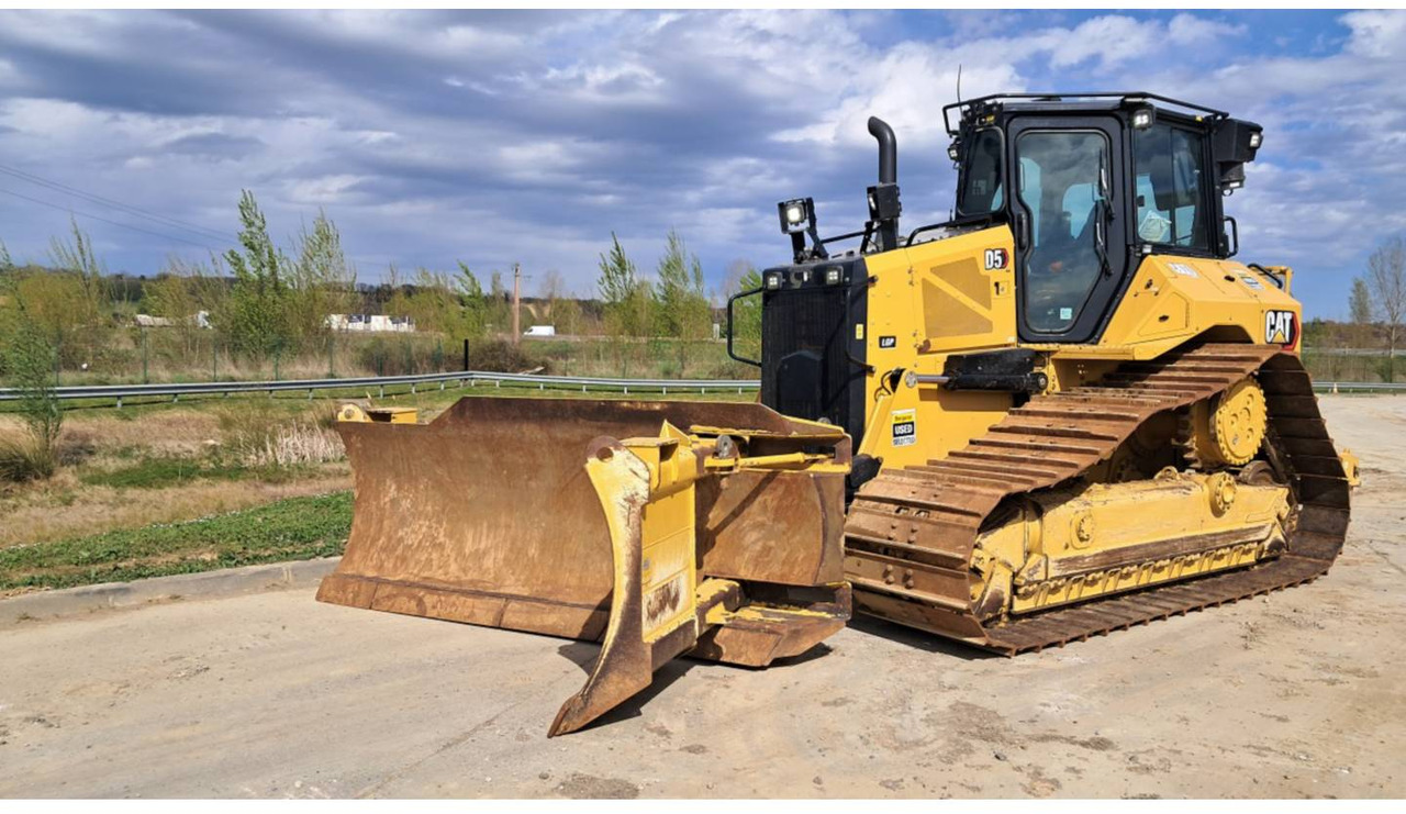 CAT D5 - Puskutraktori: kuva CAT D5 - Puskutraktori CAT D5 - Puskutraktori: kuva CAT D5 - Puskutraktori