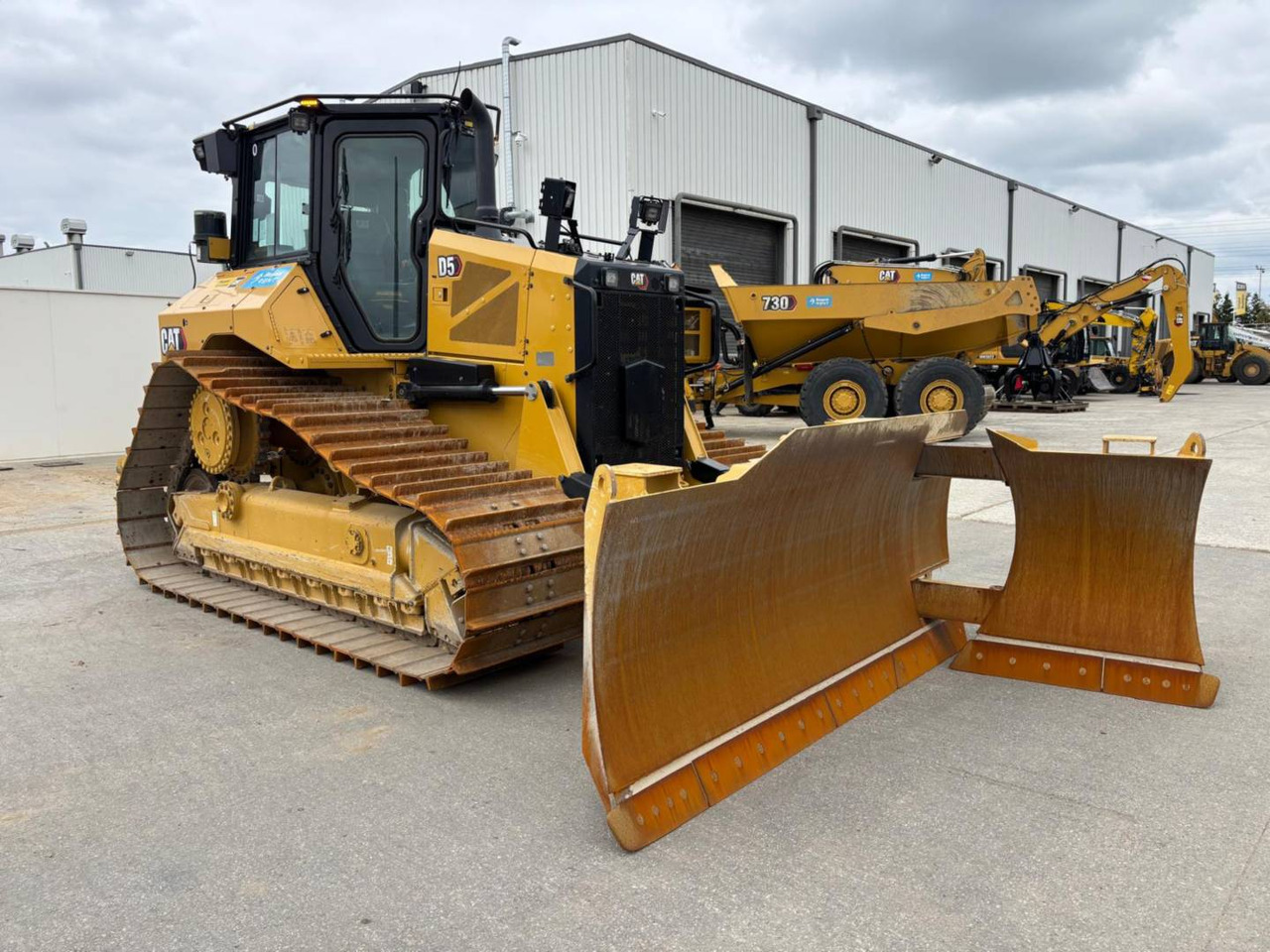 CAT D5 - Puskutraktori: kuva CAT D5 - Puskutraktori CAT D5 - Puskutraktori: kuva CAT D5 - Puskutraktori