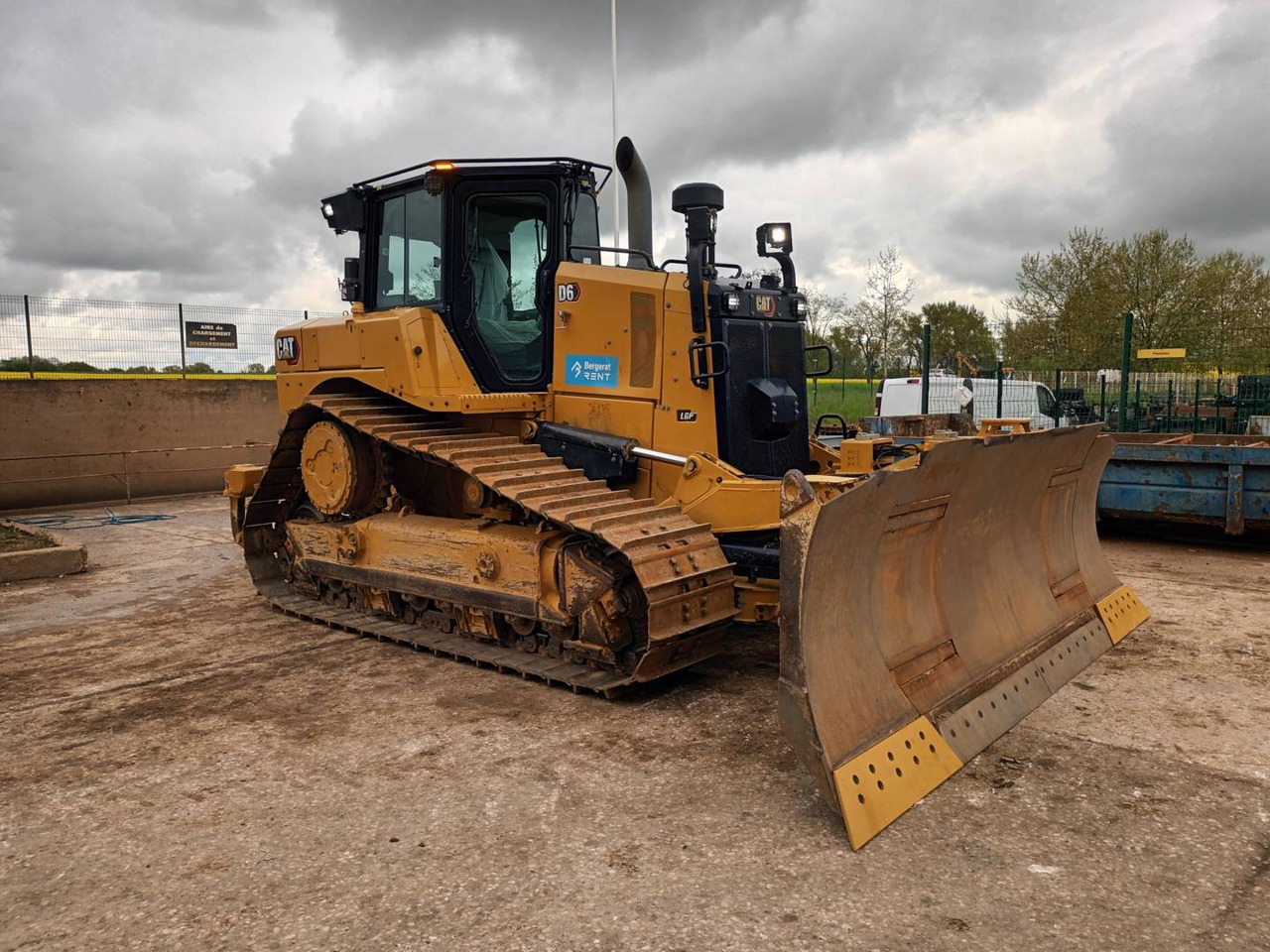CAT D6 VPAT - Puskutraktori: kuva CAT D6 VPAT - Puskutraktori CAT D6 VPAT - Puskutraktori: kuva CAT D6 VPAT - Puskutraktori
