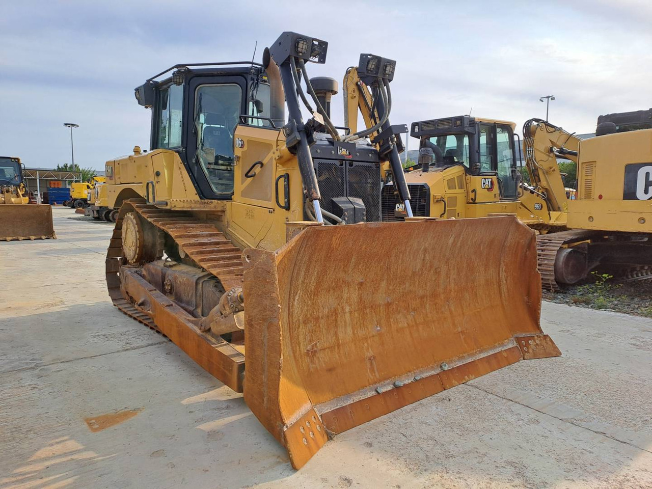CAT D6 XE - Puskutraktori: kuva CAT D6 XE - Puskutraktori CAT D6 XE - Puskutraktori: kuva CAT D6 XE - Puskutraktori