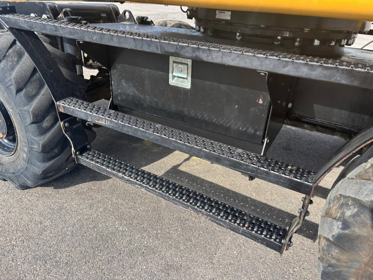 Pyöräalustainen kaivinkone CAT M318F IVC: kuva Pyöräalustainen kaivinkone CAT M318F IVC