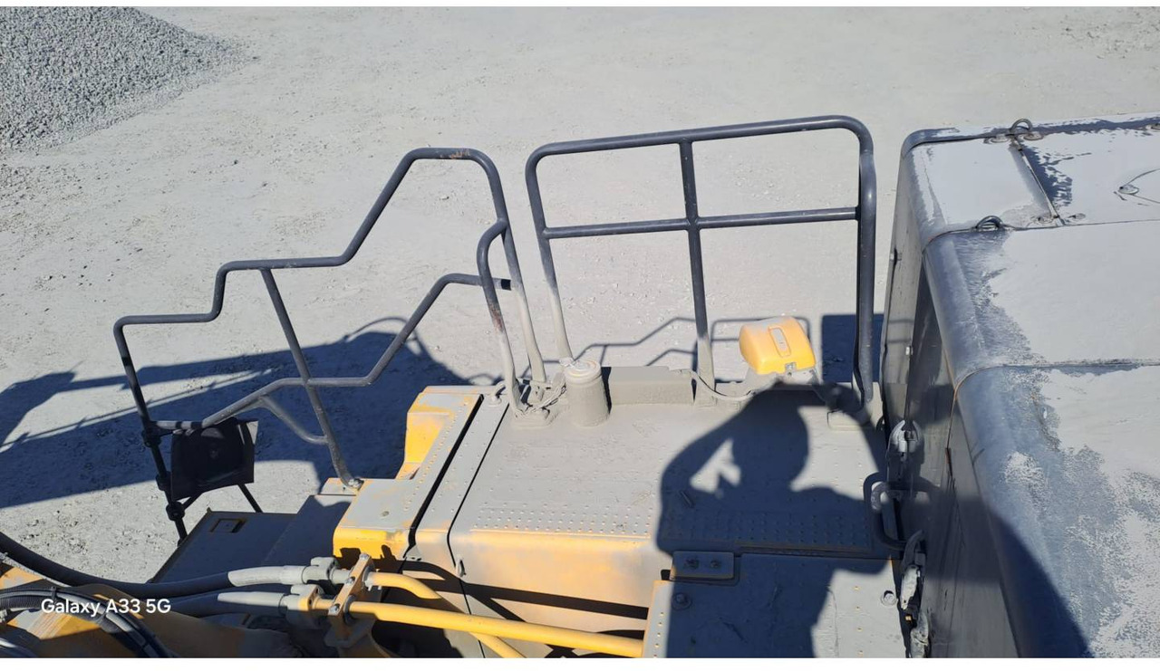 Telakaivukone KOMATSU PC700LC: kuva Telakaivukone KOMATSU PC700LC