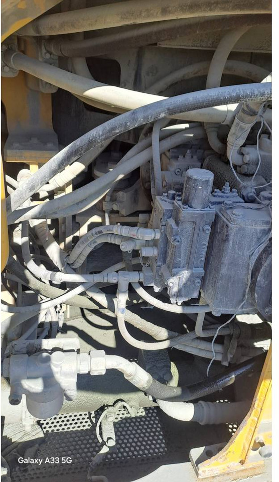 Telakaivukone KOMATSU PC700LC: kuva Telakaivukone KOMATSU PC700LC