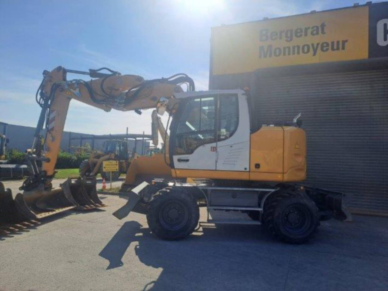 LIEBHERR A913 - Pyöräalustainen kaivinkone: kuva LIEBHERR A913 - Pyöräalustainen kaivinkone LIEBHERR A913 - Pyöräalustainen kaivinkone: kuva LIEBHERR A913 - Pyöräalustainen kaivinkone