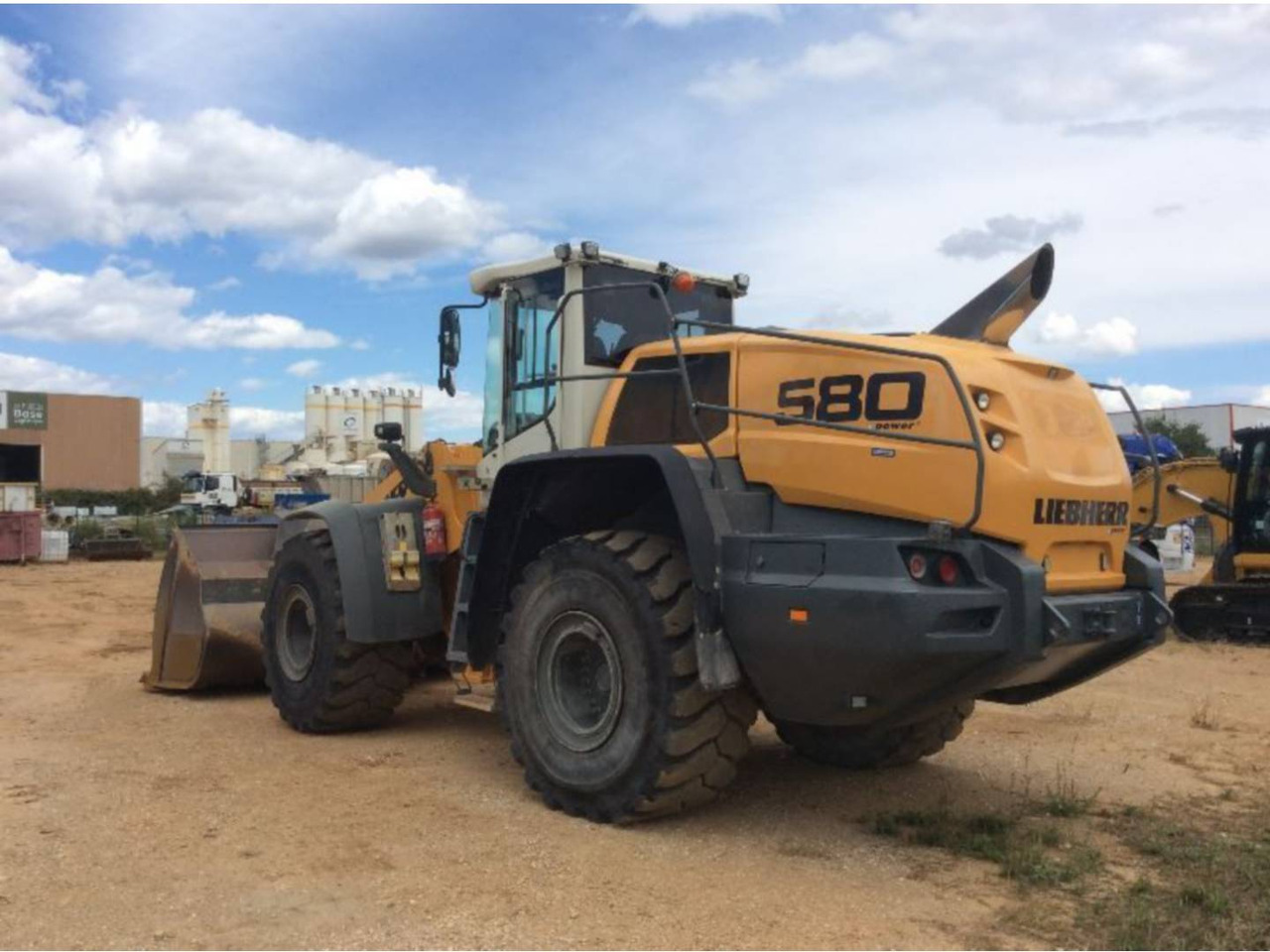 LIEBHERR L580 - Pyöräkuormaaja: kuva LIEBHERR L580 - Pyöräkuormaaja LIEBHERR L580 - Pyöräkuormaaja: kuva LIEBHERR L580 - Pyöräkuormaaja
