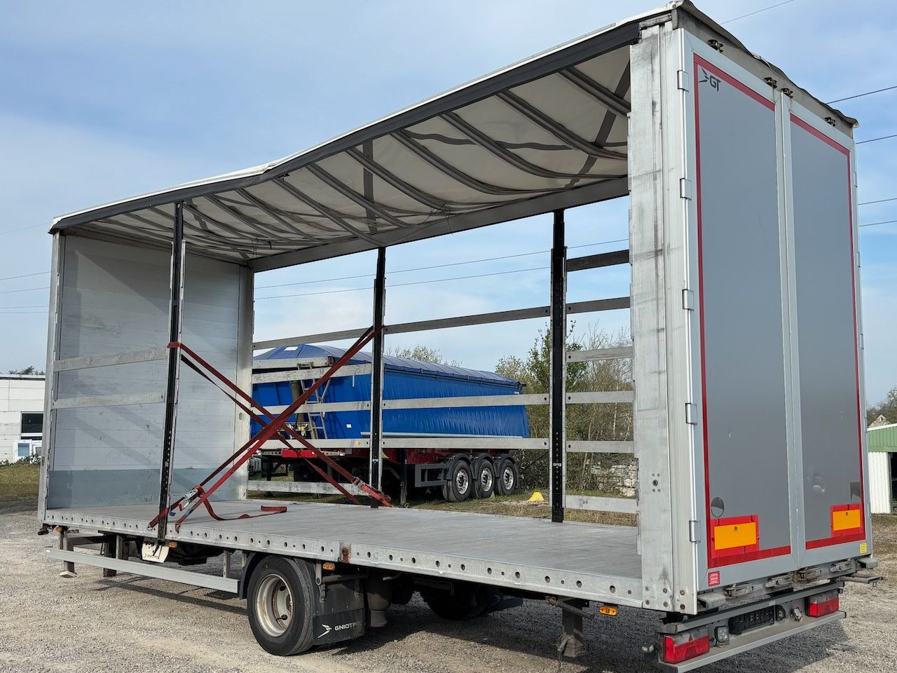 Gniotpol 1achs Jumbo/Pritschenanhänger - Pressukapelli kuorma-auto: kuva Gniotpol 1achs Jumbo/Pritschenanhänger - Pressukapelli kuorma-auto Gniotpol 1achs Jumbo/Pritschenanhänger - Pressukapelli kuorma-auto: kuva Gniotpol 1achs Jumbo/Pritschenanhänger - Pressukapelli kuorma-auto