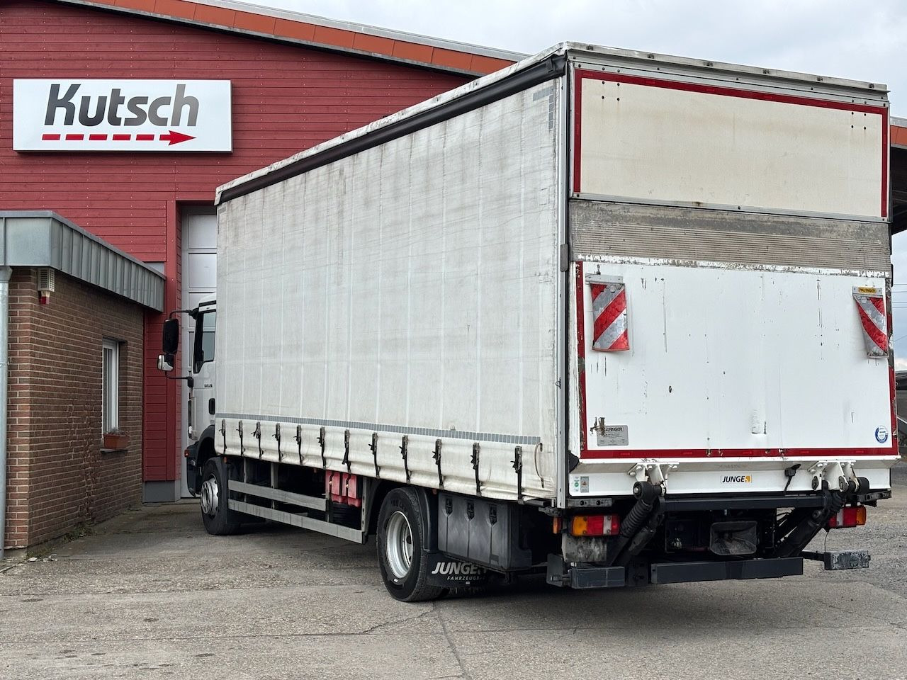 MAN TGM 15.250 BL Pritsche/Lbw, Edscha, - Pressukapelli kuorma-auto: kuva MAN TGM 15.250 BL Pritsche/Lbw, Edscha, - Pressukapelli kuorma-auto MAN TGM 15.250 BL Pritsche/Lbw, Edscha, - Pressukapelli kuorma-auto: kuva MAN TGM 15.250 BL Pritsche/Lbw, Edscha, - Pressukapelli kuorma-auto
