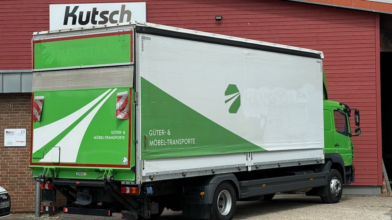 Mercedes-Benz Atego 1624L Pritsche/Plane, Ladebordwand - Pressukapelli kuorma-auto: kuva Mercedes-Benz Atego 1624L Pritsche/Plane, Ladebordwand - Pressukapelli kuorma-auto Mercedes-Benz Atego 1624L Pritsche/Plane, Ladebordwand - Pressukapelli kuorma-auto: kuva Mercedes-Benz Atego 1624L Pritsche/Plane, Ladebordwand - Pressukapelli kuorma-auto