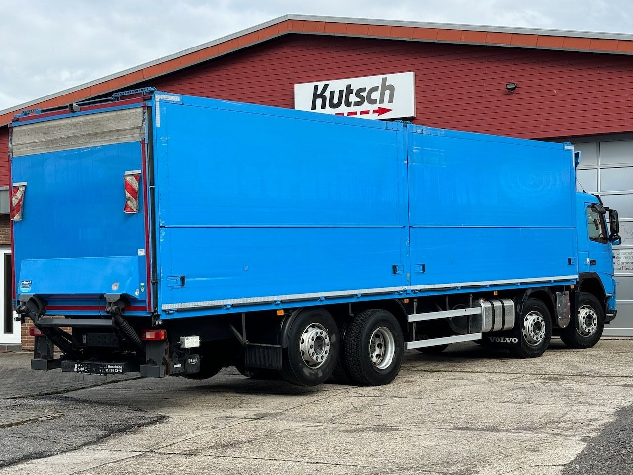 Volvo FM 330 /8x2/ Getränke 10m mit Lbw. 2t - Juomien kuljetukseen kuorma-auto: kuva Volvo FM 330 /8x2/ Getränke 10m mit Lbw. 2t - Juomien kuljetukseen kuorma-auto Volvo FM 330 /8x2/ Getränke 10m mit Lbw. 2t - Juomien kuljetukseen kuorma-auto: kuva Volvo FM 330 /8x2/ Getränke 10m mit Lbw. 2t - Juomien kuljetukseen kuorma-auto