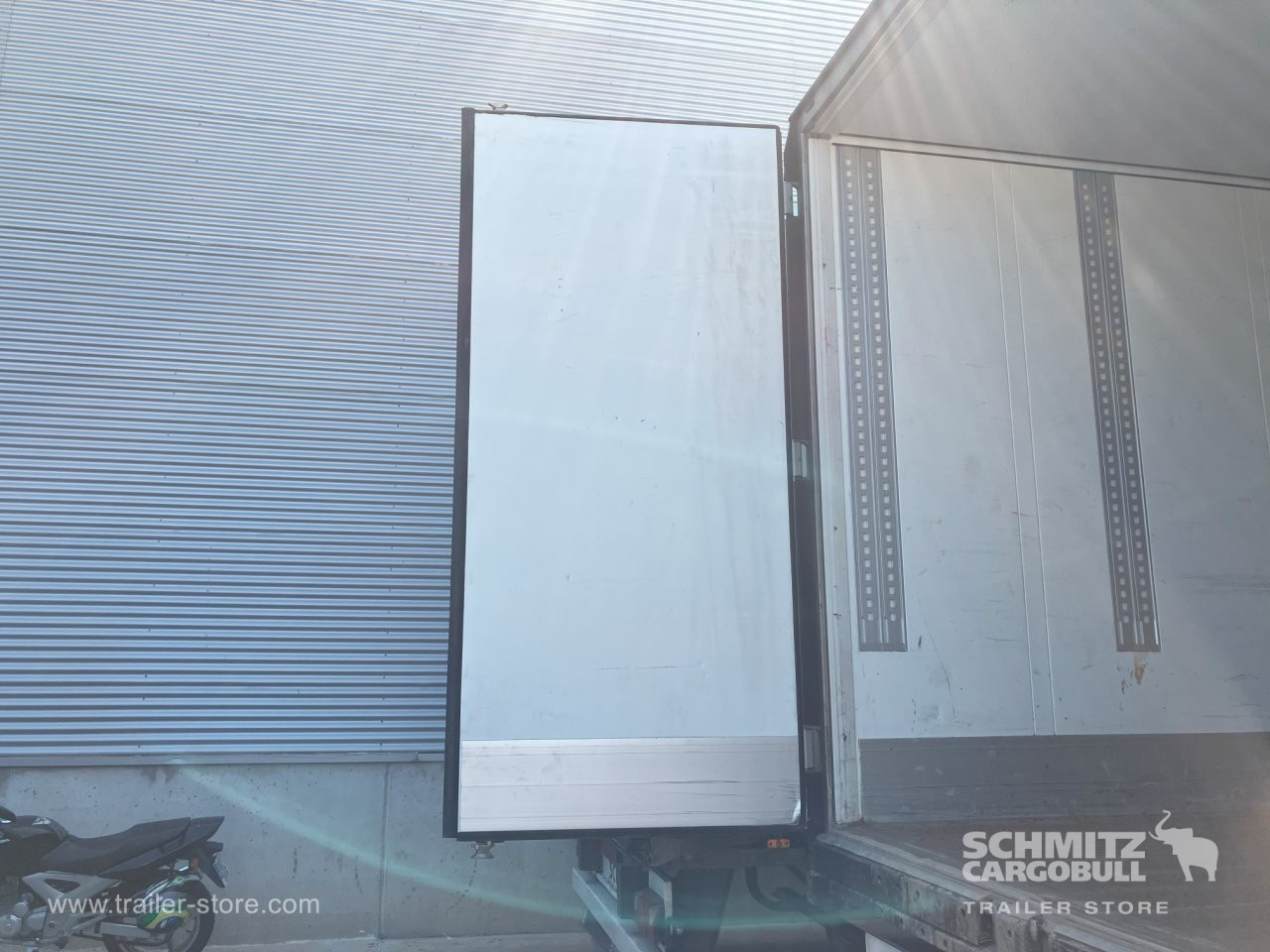 SCHMITZ Semiremolque Frigo Standard Double deck - Isoterminen puoliperävaunu: kuva SCHMITZ Semiremolque Frigo Standard Double deck - Isoterminen puoliperävaunu SCHMITZ Semiremolque Frigo Standard Double deck - Isoterminen puoliperävaunu: kuva SCHMITZ Semiremolque Frigo Standard Double deck - Isoterminen puoliperävaunu