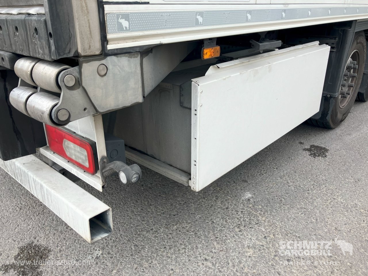 SCHMITZ Semiremolque Frigo Standard - Isoterminen puoliperävaunu: kuva SCHMITZ Semiremolque Frigo Standard - Isoterminen puoliperävaunu SCHMITZ Semiremolque Frigo Standard - Isoterminen puoliperävaunu: kuva SCHMITZ Semiremolque Frigo Standard - Isoterminen puoliperävaunu