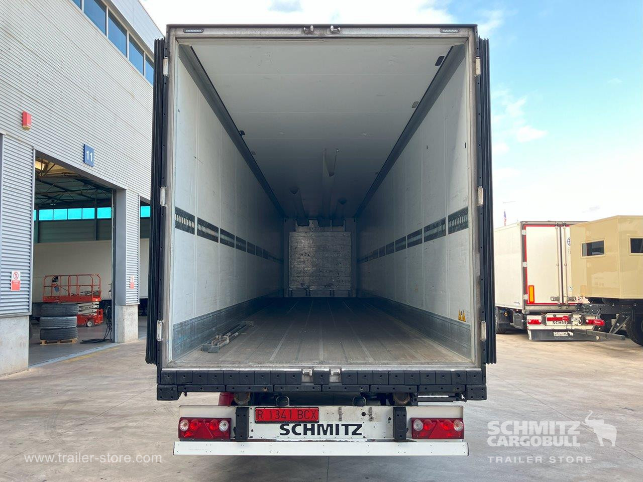 SCHMITZ Semiremolque Frigo Standard - Isoterminen puoliperävaunu: kuva SCHMITZ Semiremolque Frigo Standard - Isoterminen puoliperävaunu SCHMITZ Semiremolque Frigo Standard - Isoterminen puoliperävaunu: kuva SCHMITZ Semiremolque Frigo Standard - Isoterminen puoliperävaunu