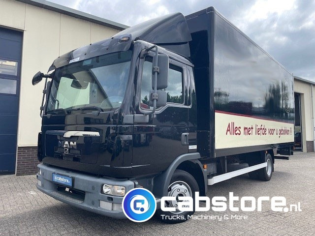 MAN TGL 8.180 4X2 BB Euro 5 - Handgeschakelde versnellingsbak - Laadklep - Bouwjaar 2010 - 3 zitplaatsen - Jakeluauto: kuva MAN TGL 8.180 4X2 BB Euro 5 - Handgeschakelde versnellingsbak - Laadklep - Bouwjaar 2010 - 3 zitplaatsen - Jakeluauto MAN TGL 8.180 4X2 BB Euro 5 - Handgeschakelde versnellingsbak - Laadklep - Bouwjaar 2010 - 3 zitplaatsen - Jakeluauto: kuva MAN TGL 8.180 4X2 BB Euro 5 - Handgeschakelde versnellingsbak - Laadklep - Bouwjaar 2010 - 3 zitplaatsen - Jakeluauto
