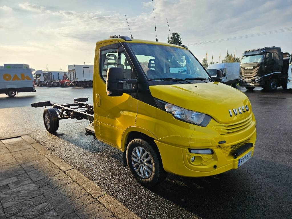 Iveco 35S18 - Jakeluauto: kuva Iveco 35S18 - Jakeluauto Iveco 35S18 - Jakeluauto: kuva Iveco 35S18 - Jakeluauto