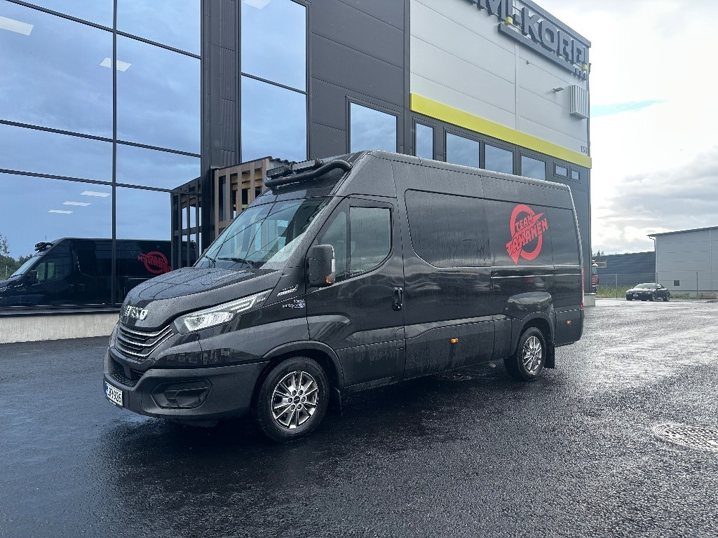 Iveco Daily 35S16A8 1+5 hlö retkeilyauto - Pakettiauto: kuva Iveco Daily 35S16A8 1+5 hlö retkeilyauto - Pakettiauto Iveco Daily 35S16A8 1+5 hlö retkeilyauto - Pakettiauto: kuva Iveco Daily 35S16A8 1+5 hlö retkeilyauto - Pakettiauto