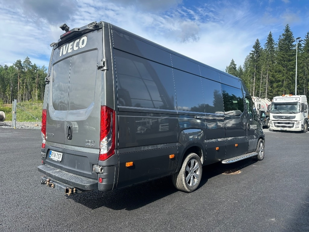Iveco Daily 35S18A8 1+5 hlö retkeilyauto - Pakettiauto: kuva Iveco Daily 35S18A8 1+5 hlö retkeilyauto - Pakettiauto Iveco Daily 35S18A8 1+5 hlö retkeilyauto - Pakettiauto: kuva Iveco Daily 35S18A8 1+5 hlö retkeilyauto - Pakettiauto