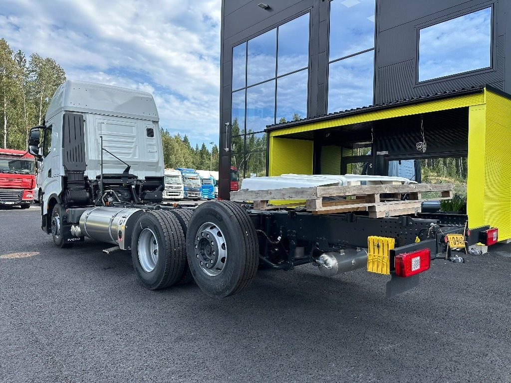 Iveco S-Way AS26S50 NP 2xLNG 6x2*4 - Kuorma-auto alusta: kuva Iveco S-Way AS26S50 NP 2xLNG 6x2*4 - Kuorma-auto alusta Iveco S-Way AS26S50 NP 2xLNG 6x2*4 - Kuorma-auto alusta: kuva Iveco S-Way AS26S50 NP 2xLNG 6x2*4 - Kuorma-auto alusta