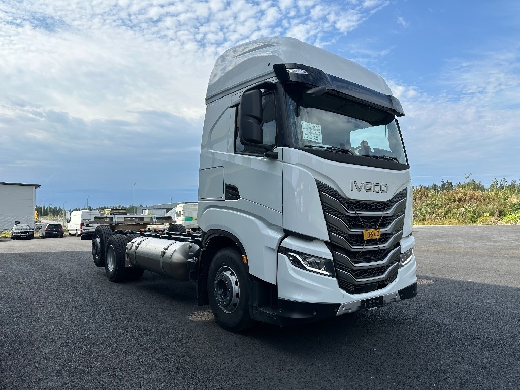 Iveco S-Way AS26S50 NP 2xLNG 6x2*4 - Kuorma-auto alusta: kuva Iveco S-Way AS26S50 NP 2xLNG 6x2*4 - Kuorma-auto alusta Iveco S-Way AS26S50 NP 2xLNG 6x2*4 - Kuorma-auto alusta: kuva Iveco S-Way AS26S50 NP 2xLNG 6x2*4 - Kuorma-auto alusta