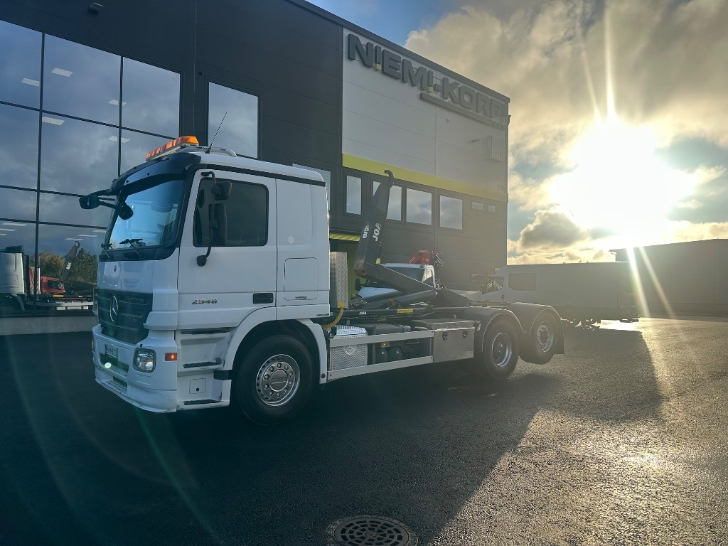 Mercedes-Benz Actros 2545 L 6x2 - Koukkulava kuorma-auto: kuva Mercedes-Benz Actros 2545 L 6x2 - Koukkulava kuorma-auto Mercedes-Benz Actros 2545 L 6x2 - Koukkulava kuorma-auto: kuva Mercedes-Benz Actros 2545 L 6x2 - Koukkulava kuorma-auto