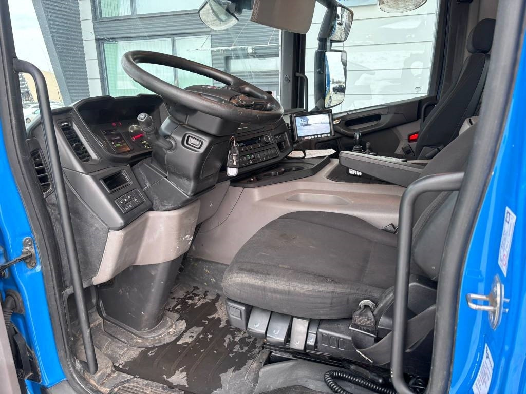 Scania P 360 - Koukkulava kuorma-auto: kuva Scania P 360 - Koukkulava kuorma-auto Scania P 360 - Koukkulava kuorma-auto: kuva Scania P 360 - Koukkulava kuorma-auto