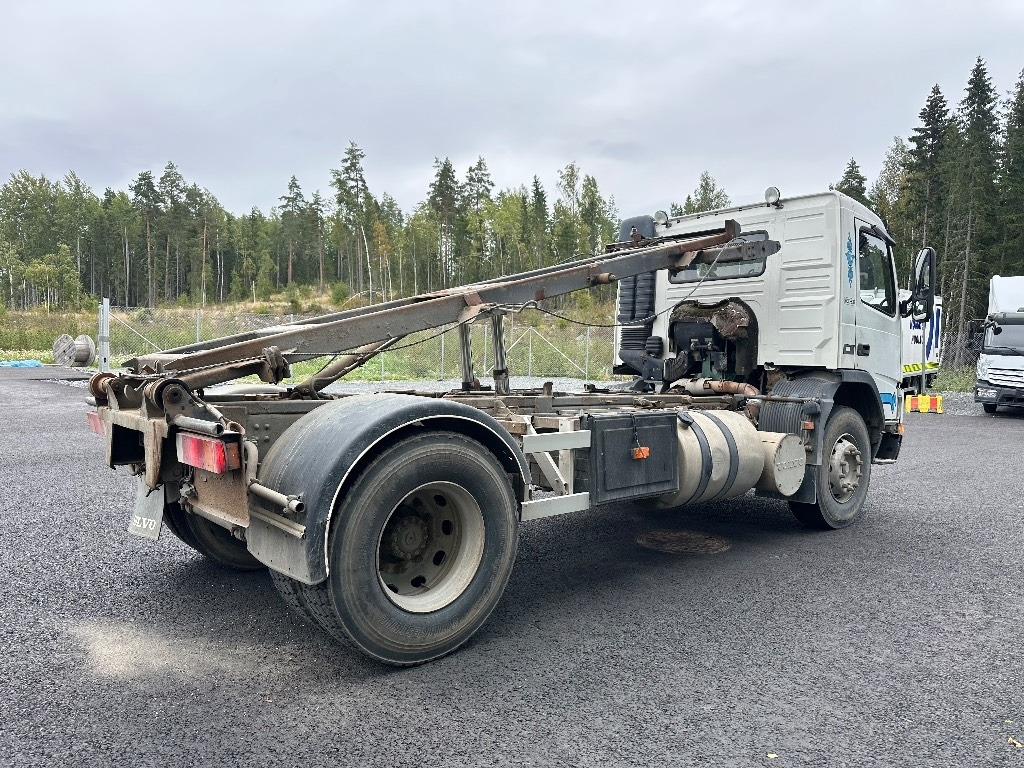 Volvo FM7 4x2 vaijerilaitteilla - Nostovarsi-vaihtolavakuorma kuorma-auto: kuva Volvo FM7 4x2 vaijerilaitteilla - Nostovarsi-vaihtolavakuorma kuorma-auto Volvo FM7 4x2 vaijerilaitteilla - Nostovarsi-vaihtolavakuorma kuorma-auto: kuva Volvo FM7 4x2 vaijerilaitteilla - Nostovarsi-vaihtolavakuorma kuorma-auto