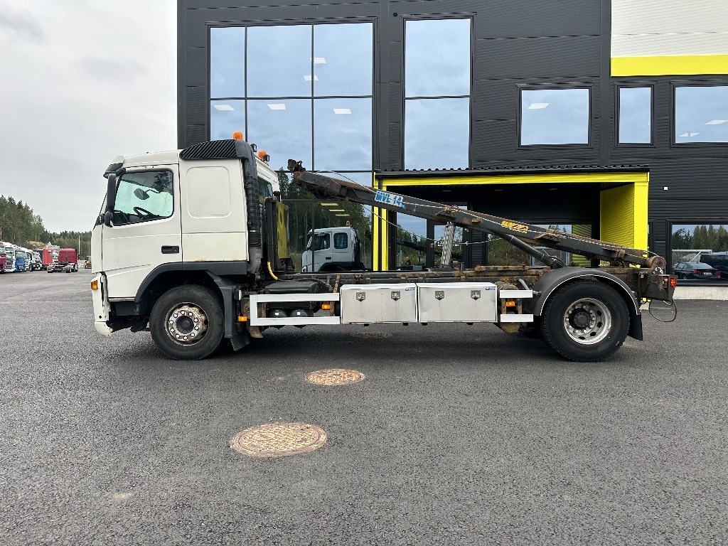 Volvo FM9 4x2 vaijerilaitteilla - Nostovarsi-vaihtolavakuorma kuorma-auto: kuva Volvo FM9 4x2 vaijerilaitteilla - Nostovarsi-vaihtolavakuorma kuorma-auto Volvo FM9 4x2 vaijerilaitteilla - Nostovarsi-vaihtolavakuorma kuorma-auto: kuva Volvo FM9 4x2 vaijerilaitteilla - Nostovarsi-vaihtolavakuorma kuorma-auto