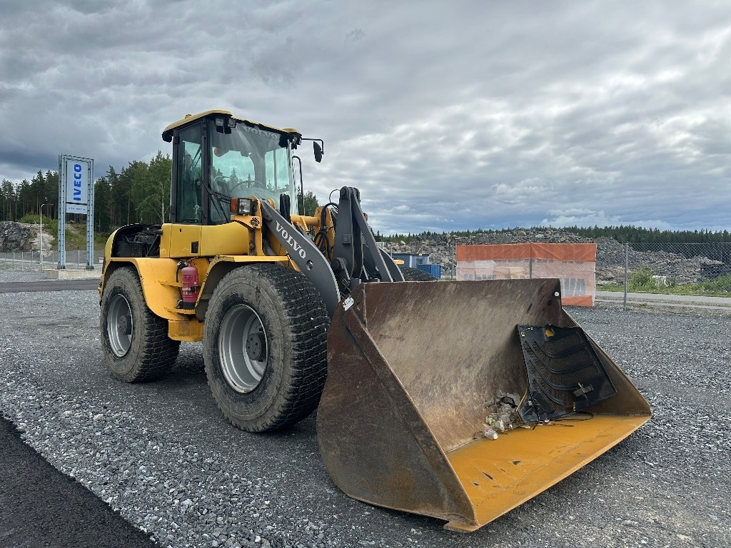 Volvo L45B 4X4 /245  - Pyöräkuormaaja: kuva Volvo L45B 4X4 /245  - Pyöräkuormaaja Volvo L45B 4X4 /245  - Pyöräkuormaaja: kuva Volvo L45B 4X4 /245  - Pyöräkuormaaja