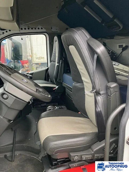 Volvo 23766428 – Volvo leather seat - Ohjaamo ja sisustus - Kuorma-auto: kuva Volvo 23766428 – Volvo leather seat - Ohjaamo ja sisustus - Kuorma-auto Volvo 23766428 – Volvo leather seat - Ohjaamo ja sisustus - Kuorma-auto: kuva Volvo 23766428 – Volvo leather seat - Ohjaamo ja sisustus - Kuorma-auto