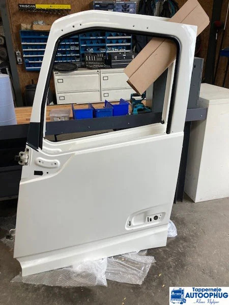 Volvo FH4 dør / door P/N: 82183078 - Päällirakenne ja ulkopinta - Kuorma-auto: kuva Volvo FH4 dør / door P/N: 82183078 - Päällirakenne ja ulkopinta - Kuorma-auto Volvo FH4 dør / door P/N: 82183078 - Päällirakenne ja ulkopinta - Kuorma-auto: kuva Volvo FH4 dør / door P/N: 82183078 - Päällirakenne ja ulkopinta - Kuorma-auto