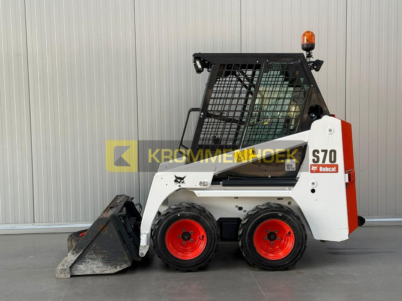 Bobcat S 70 - Liukuohjattu kuormaaja: kuva Bobcat S 70 - Liukuohjattu kuormaaja Bobcat S 70 - Liukuohjattu kuormaaja: kuva Bobcat S 70 - Liukuohjattu kuormaaja