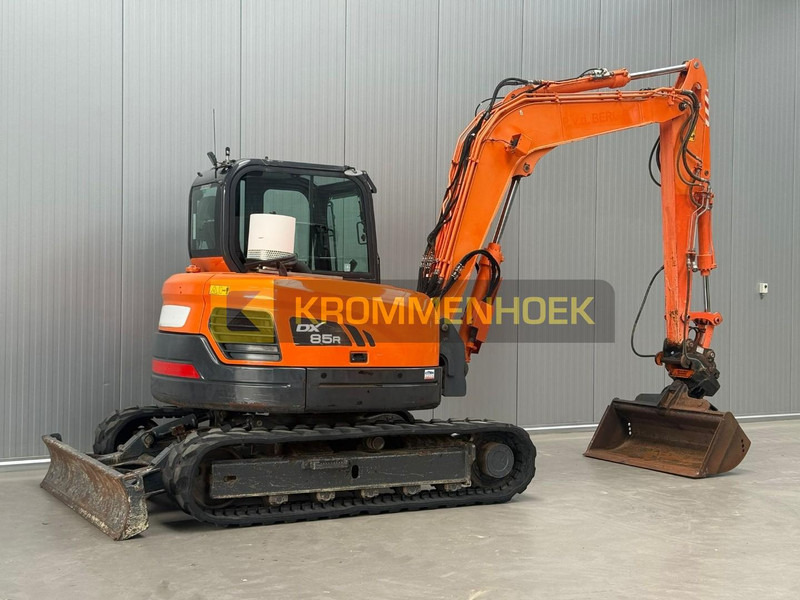 Doosan DX 85R-3 - Minikuormaaja: kuva Doosan DX 85R-3 - Minikuormaaja Doosan DX 85R-3 - Minikuormaaja: kuva Doosan DX 85R-3 - Minikuormaaja