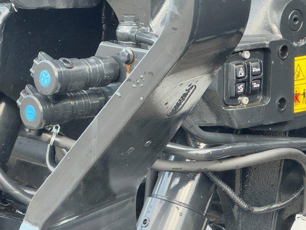 New Holland T6.180 Dynamic Command, frontlinkage, Stage V, GPS - Traktori: kuva New Holland T6.180 Dynamic Command, frontlinkage, Stage V, GPS - Traktori New Holland T6.180 Dynamic Command, frontlinkage, Stage V, GPS - Traktori: kuva New Holland T6.180 Dynamic Command, frontlinkage, Stage V, GPS - Traktori