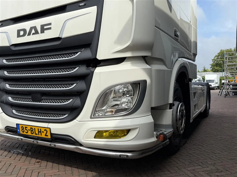 DAF XF 450 Showtruck 1st Owner Only 495.000KM! 2x Bed - Vetopöytäauto: kuva DAF XF 450 Showtruck 1st Owner Only 495.000KM! 2x Bed - Vetopöytäauto DAF XF 450 Showtruck 1st Owner Only 495.000KM! 2x Bed - Vetopöytäauto: kuva DAF XF 450 Showtruck 1st Owner Only 495.000KM! 2x Bed - Vetopöytäauto