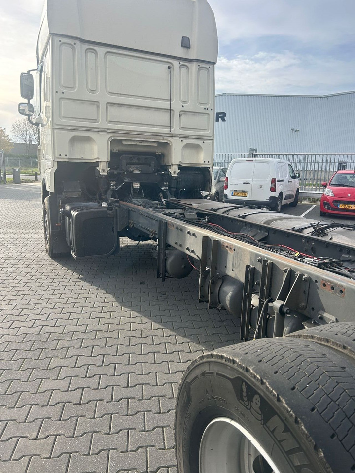 DAF XF 530 XF530 Super Space Cab FAR - Kuorma-auto alusta: kuva DAF XF 530 XF530 Super Space Cab FAR - Kuorma-auto alusta DAF XF 530 XF530 Super Space Cab FAR - Kuorma-auto alusta: kuva DAF XF 530 XF530 Super Space Cab FAR - Kuorma-auto alusta