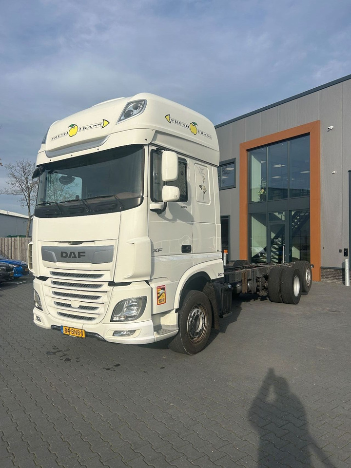 DAF XF 530 XF530 Super Space Cab FAR - Kuorma-auto alusta: kuva DAF XF 530 XF530 Super Space Cab FAR - Kuorma-auto alusta DAF XF 530 XF530 Super Space Cab FAR - Kuorma-auto alusta: kuva DAF XF 530 XF530 Super Space Cab FAR - Kuorma-auto alusta