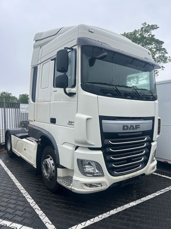 DAF XF 106.440 XF106-440 Space Cab, Full spoilers - Vetopöytäauto: kuva DAF XF 106.440 XF106-440 Space Cab, Full spoilers - Vetopöytäauto DAF XF 106.440 XF106-440 Space Cab, Full spoilers - Vetopöytäauto: kuva DAF XF 106.440 XF106-440 Space Cab, Full spoilers - Vetopöytäauto