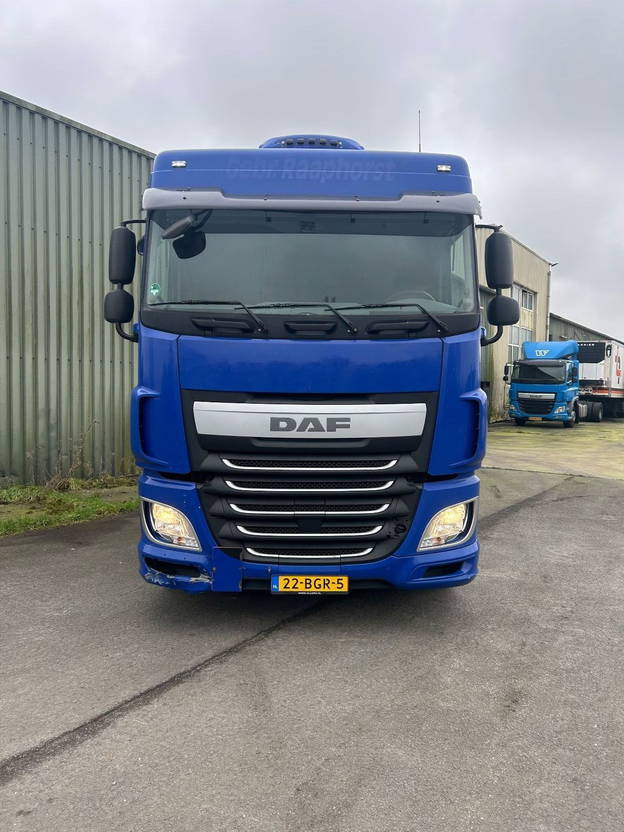 DAF XF 440 XF440 Space Cab ADR Compressor - Vetopöytäauto: kuva DAF XF 440 XF440 Space Cab ADR Compressor - Vetopöytäauto DAF XF 440 XF440 Space Cab ADR Compressor - Vetopöytäauto: kuva DAF XF 440 XF440 Space Cab ADR Compressor - Vetopöytäauto