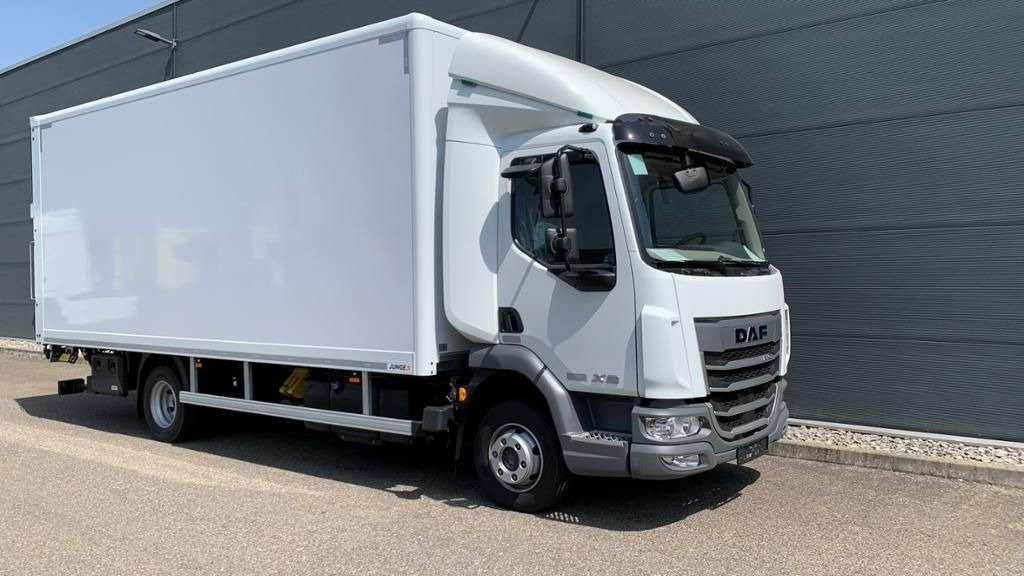 DAF XB 210 FA 7,49 to Koffer LBW Klima Automatik - Jakeluauto: kuva DAF XB 210 FA 7,49 to Koffer LBW Klima Automatik - Jakeluauto DAF XB 210 FA 7,49 to Koffer LBW Klima Automatik - Jakeluauto: kuva DAF XB 210 FA 7,49 to Koffer LBW Klima Automatik - Jakeluauto