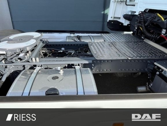 DAF XG 530 FT Alcoa Leder Vollluft Standklima - Vetopöytäauto: kuva DAF XG 530 FT Alcoa Leder Vollluft Standklima - Vetopöytäauto DAF XG 530 FT Alcoa Leder Vollluft Standklima - Vetopöytäauto: kuva DAF XG 530 FT Alcoa Leder Vollluft Standklima - Vetopöytäauto