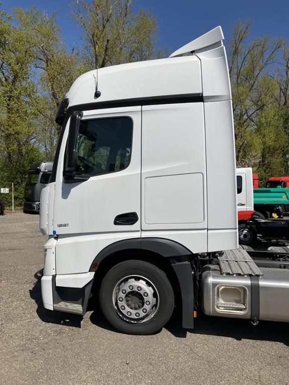 Mercedes-Benz Actros 1851 LS 4x2 - Vetopöytäauto: kuva Mercedes-Benz Actros 1851 LS 4x2 - Vetopöytäauto Mercedes-Benz Actros 1851 LS 4x2 - Vetopöytäauto: kuva Mercedes-Benz Actros 1851 LS 4x2 - Vetopöytäauto